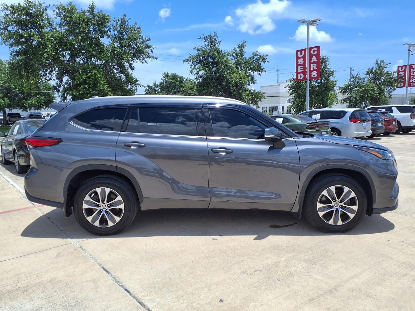 2022 Toyota Highlander XLE PROTECTION PKG