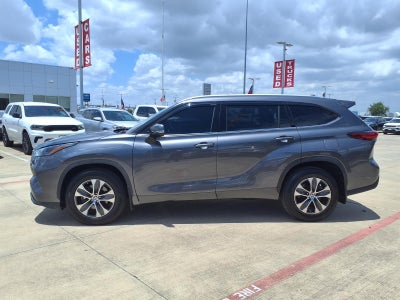 2022 Toyota Highlander XLE PROTECTION PKG