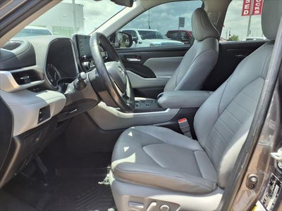 2022 Toyota Highlander XLE PROTECTION PKG
