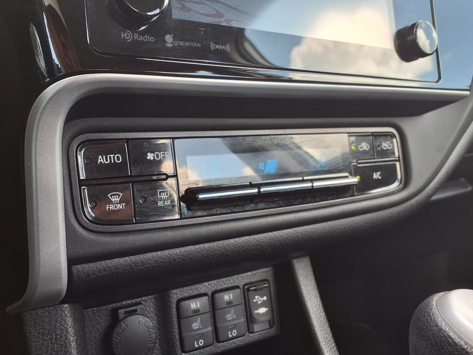 2017 Toyota Corolla XLE PCS & BACK-UP CAMERA