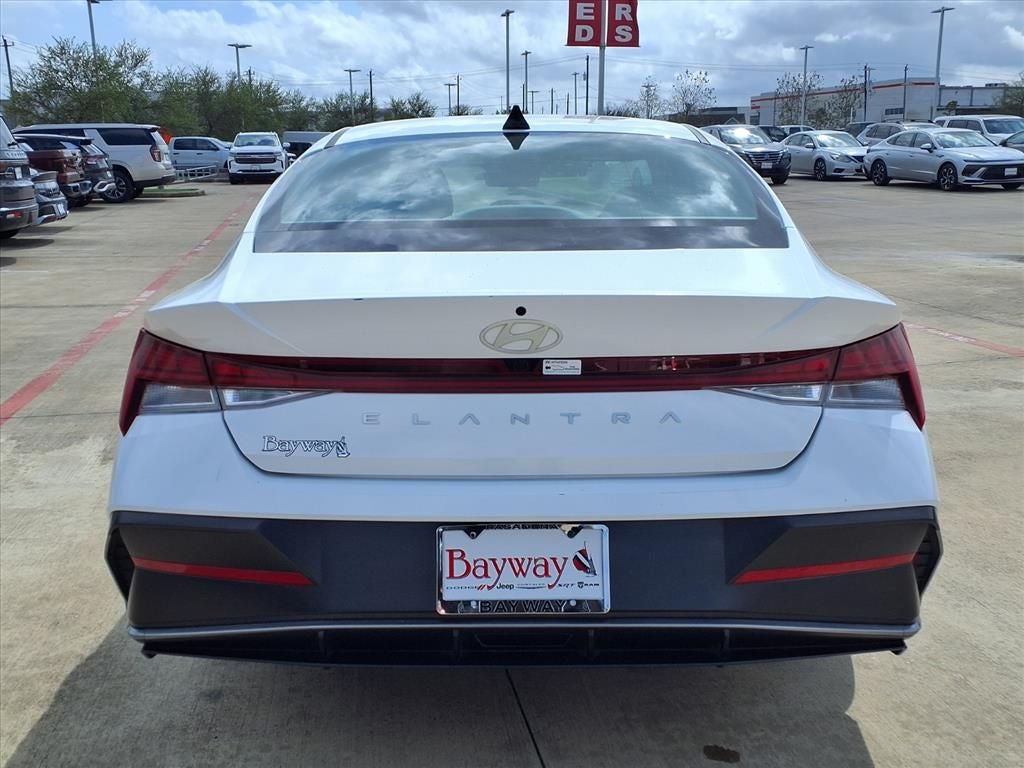 2025 Hyundai Elantra SEL Convenience