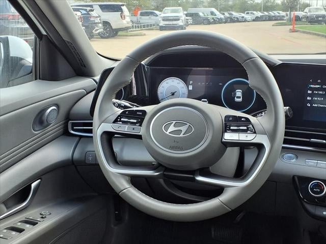 2025 Hyundai Elantra SEL Convenience SERENITY WHT