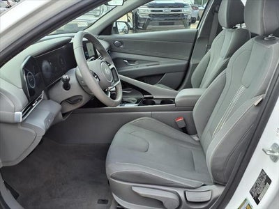 2025 Hyundai Elantra SEL Convenience SERENITY WHT