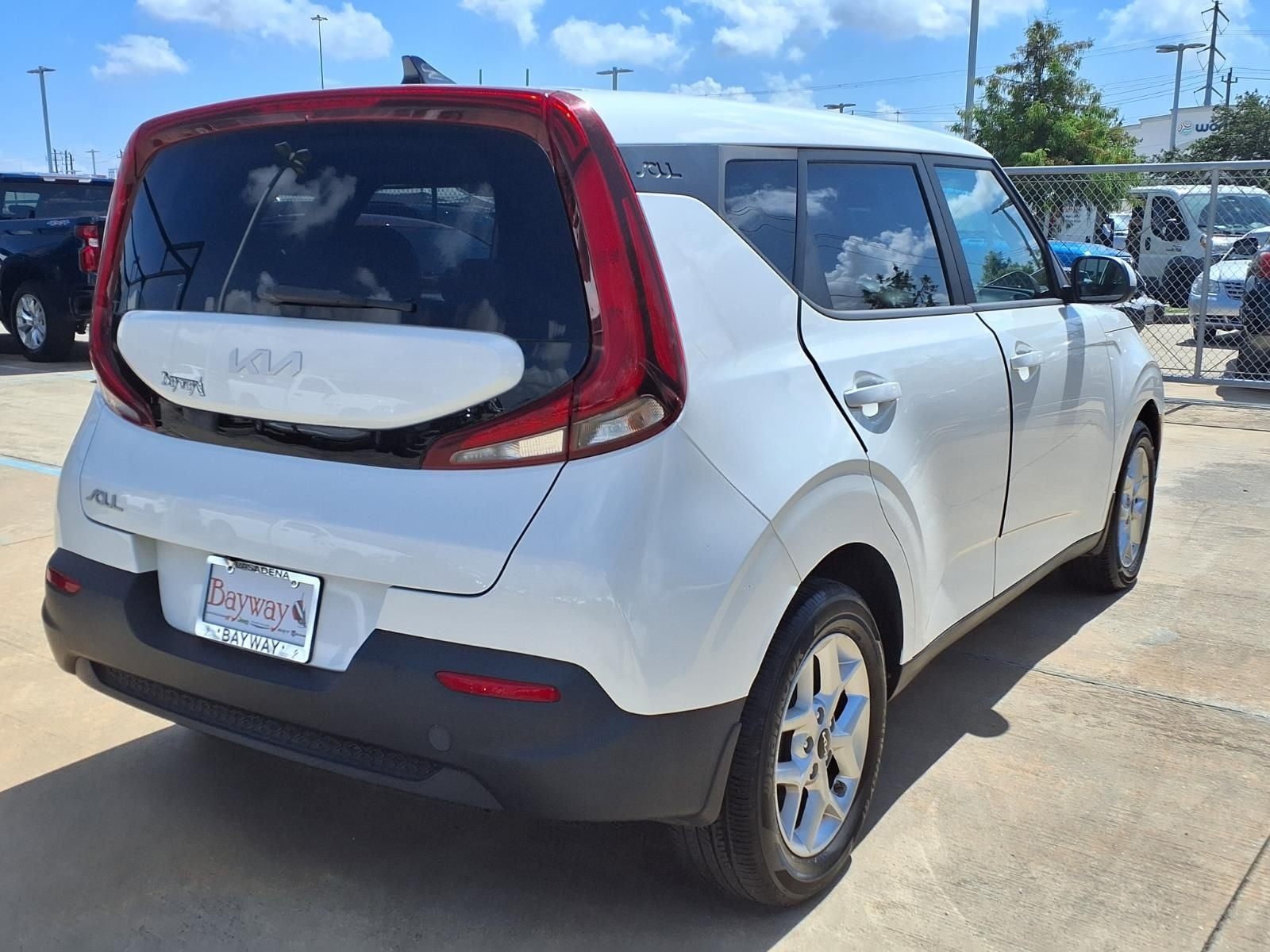 2022 Kia Soul LX TECH PKG
