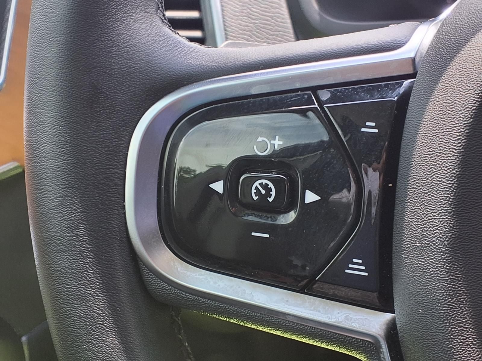 2025 Volvo XC90 B6 Plus 7-Seater AWD BLIS