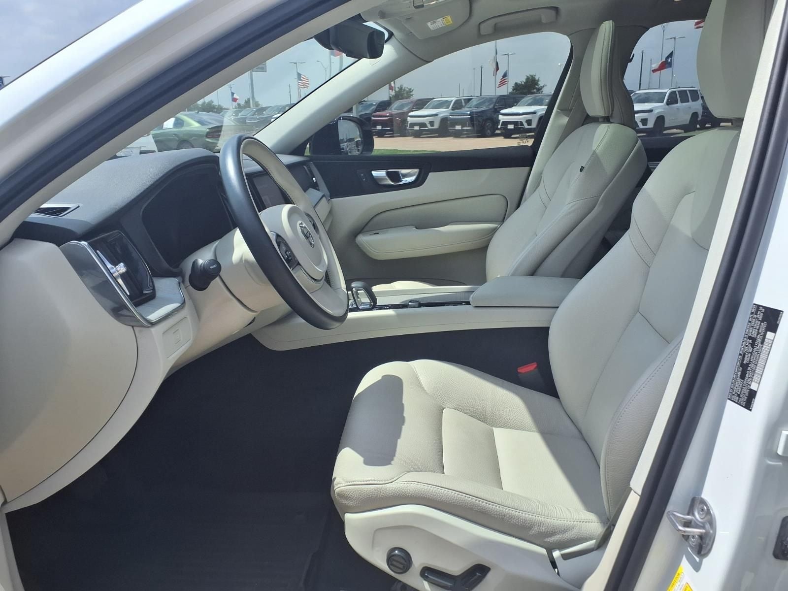 2025 Volvo XC60 B5 Plus AWD PREMIER