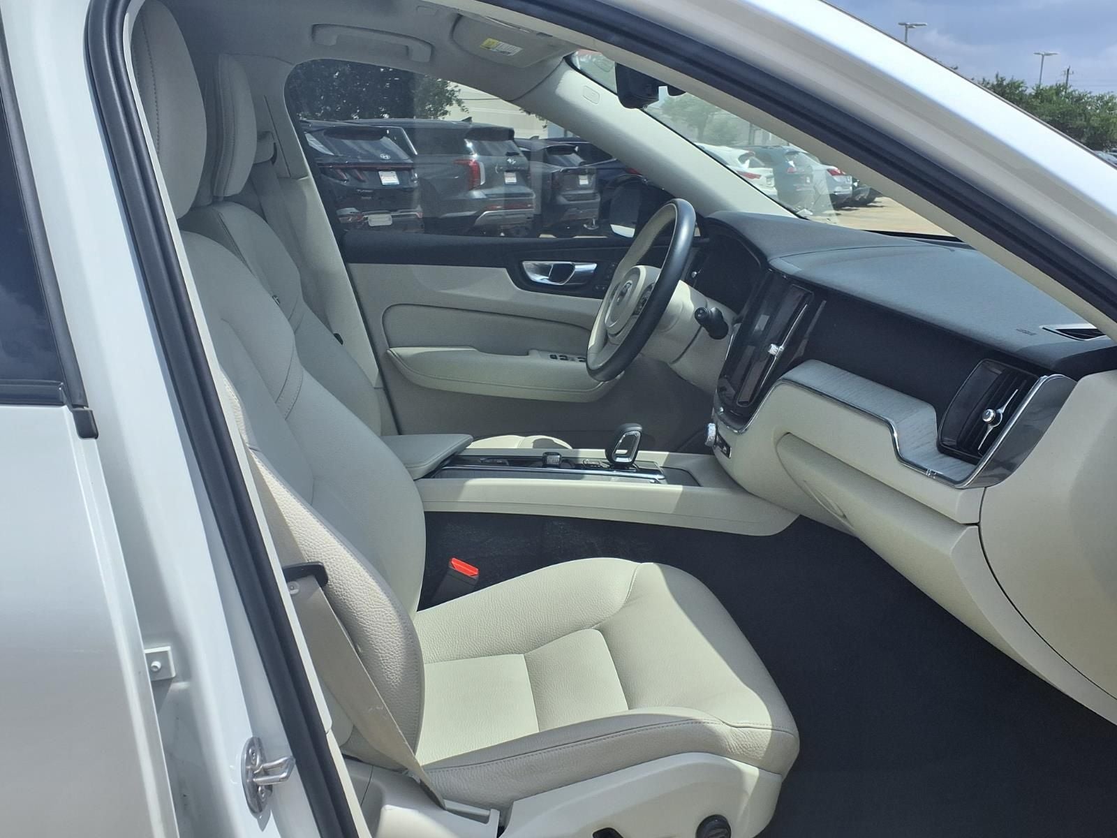 2025 Volvo XC60 B5 Plus AWD PREMIER