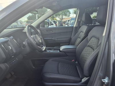 2025 Nissan Pathfinder SV FWD