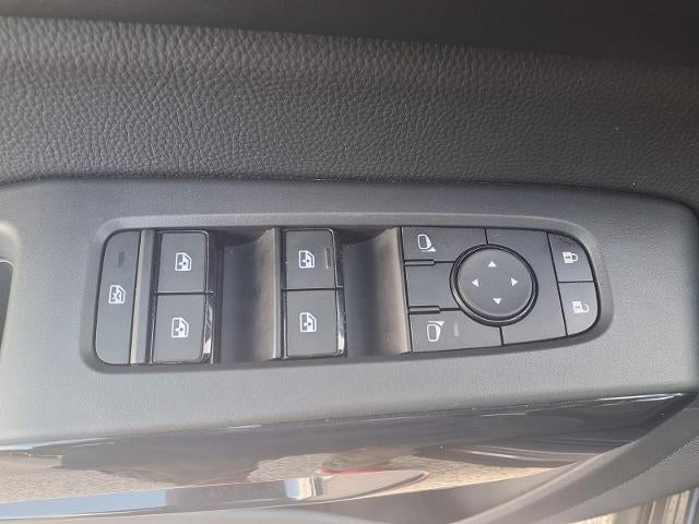 2025 Nissan Pathfinder SV FWD