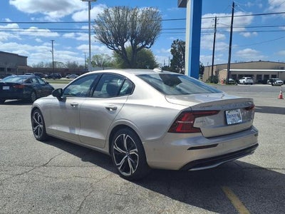 2024 Volvo S60 Plus Dark Theme