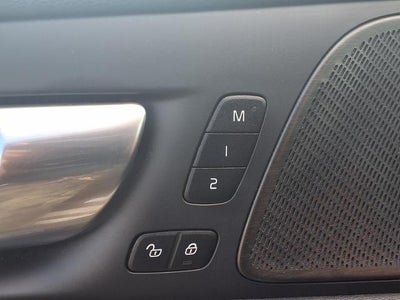 2024 Volvo S60 Plus Dark Theme