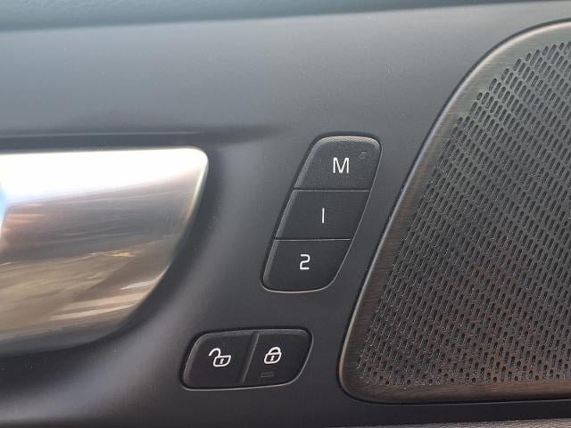 2024 Volvo S60 Plus Dark Theme