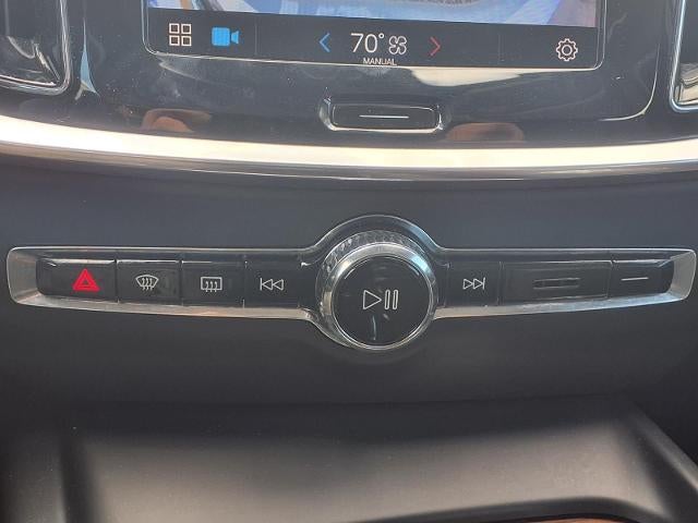 2024 Volvo S60 Plus Dark Theme