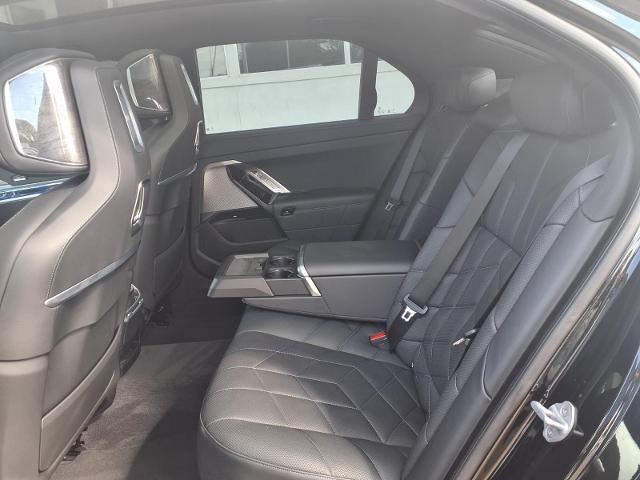 2025 BMW 7 Series 740i