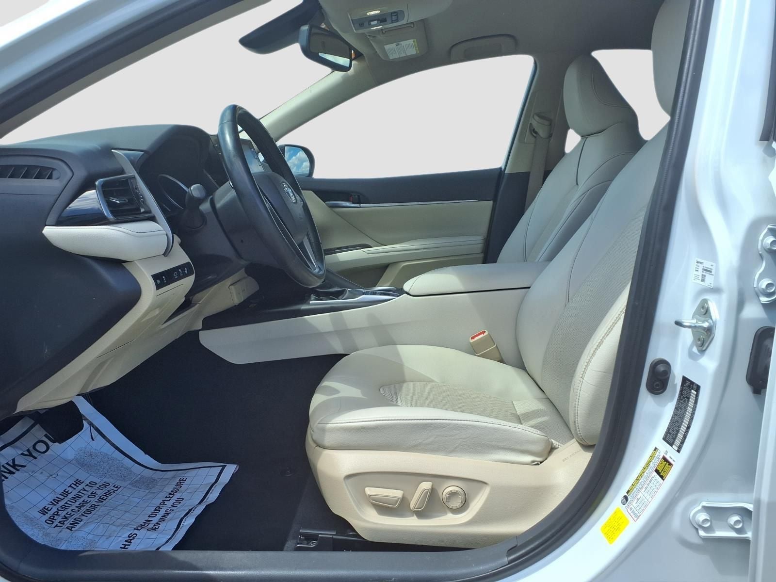 2022 Toyota Camry Hybrid XLE