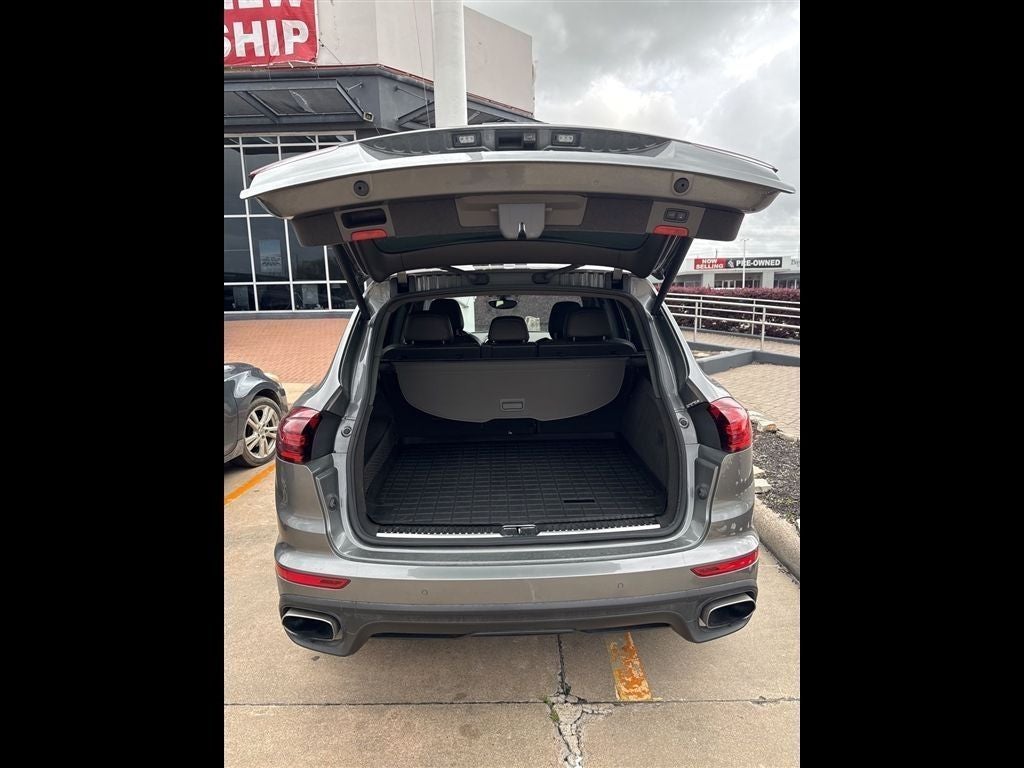 2017 Porsche Cayenne Base